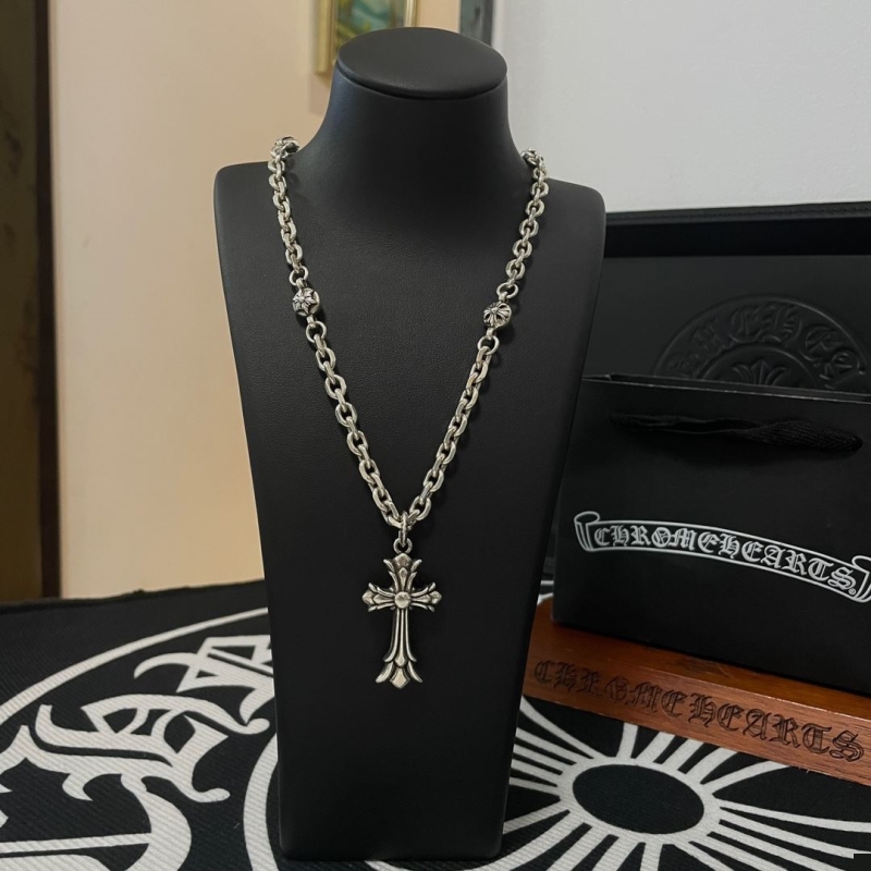 Ch**me He**ts necklaces